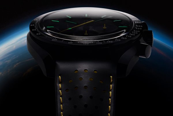 OMEGA Speedmaster Dark Side Of The Moon Mobile 01